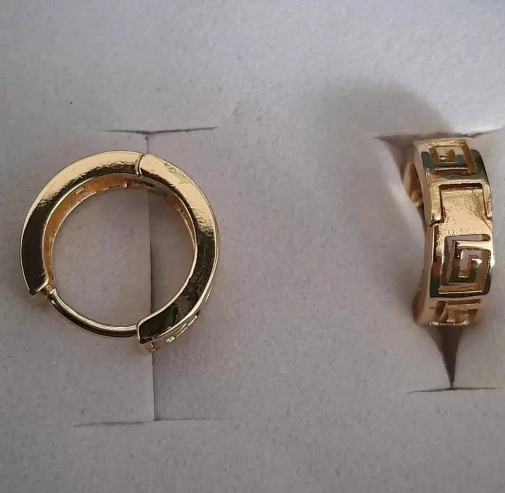 Pequeños aros, aretes dorados – photo 3